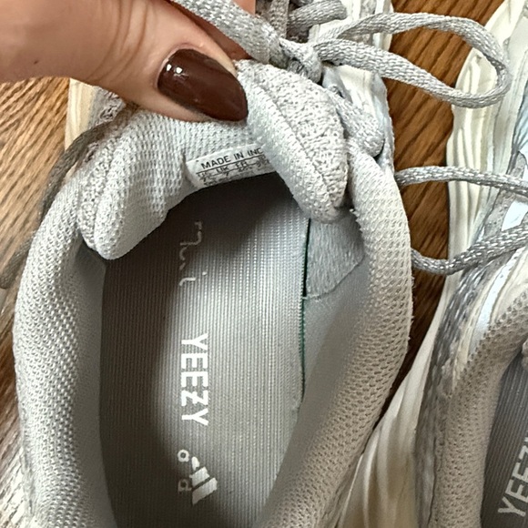 Yeezy Boost 700 V2 Static - Picture 11 of 13